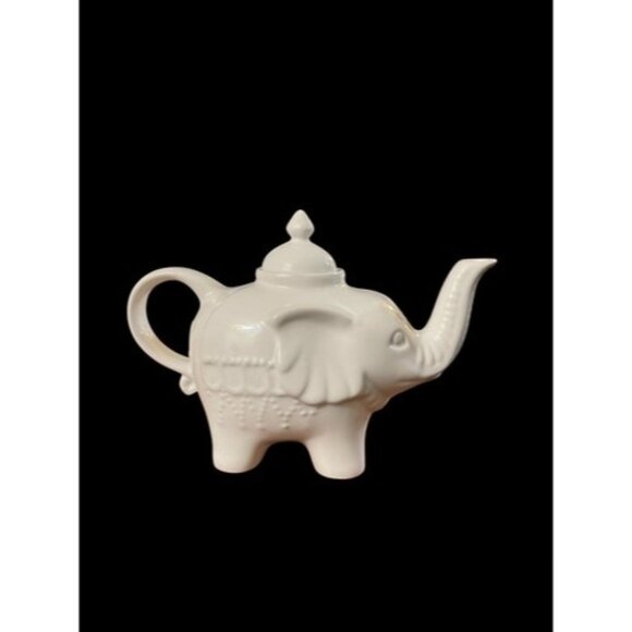 Bia Cordon Bleu Inc 28 Oz White Porcelain Elephant Tea Pot-Vintage - Picture 1 of 7